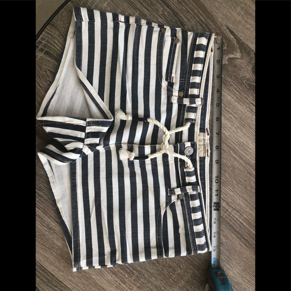 Roxy shorts size 27 - Picture 8 of 8